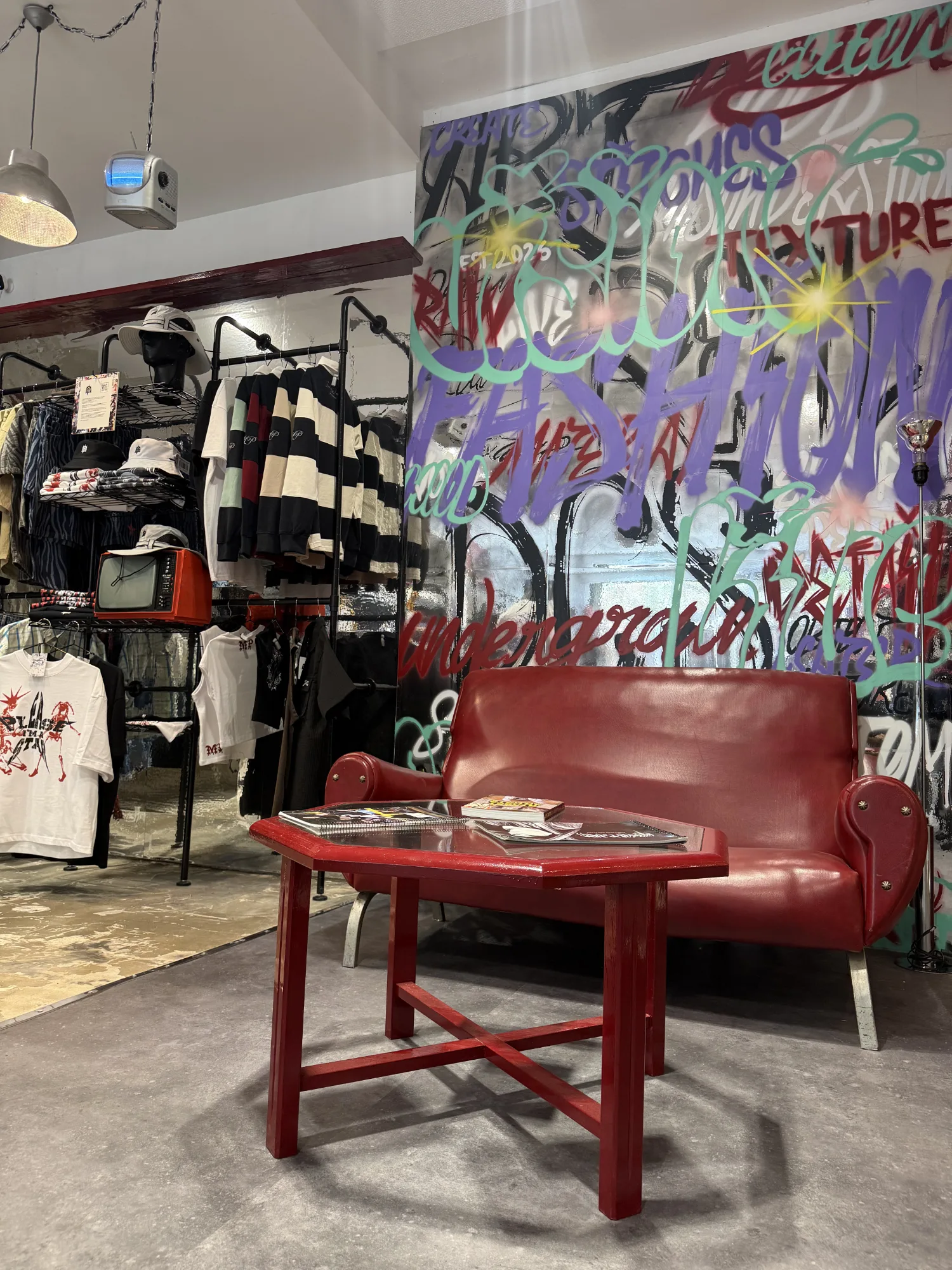 Apartado para lectura de revistas de moda en Designers Culture Store