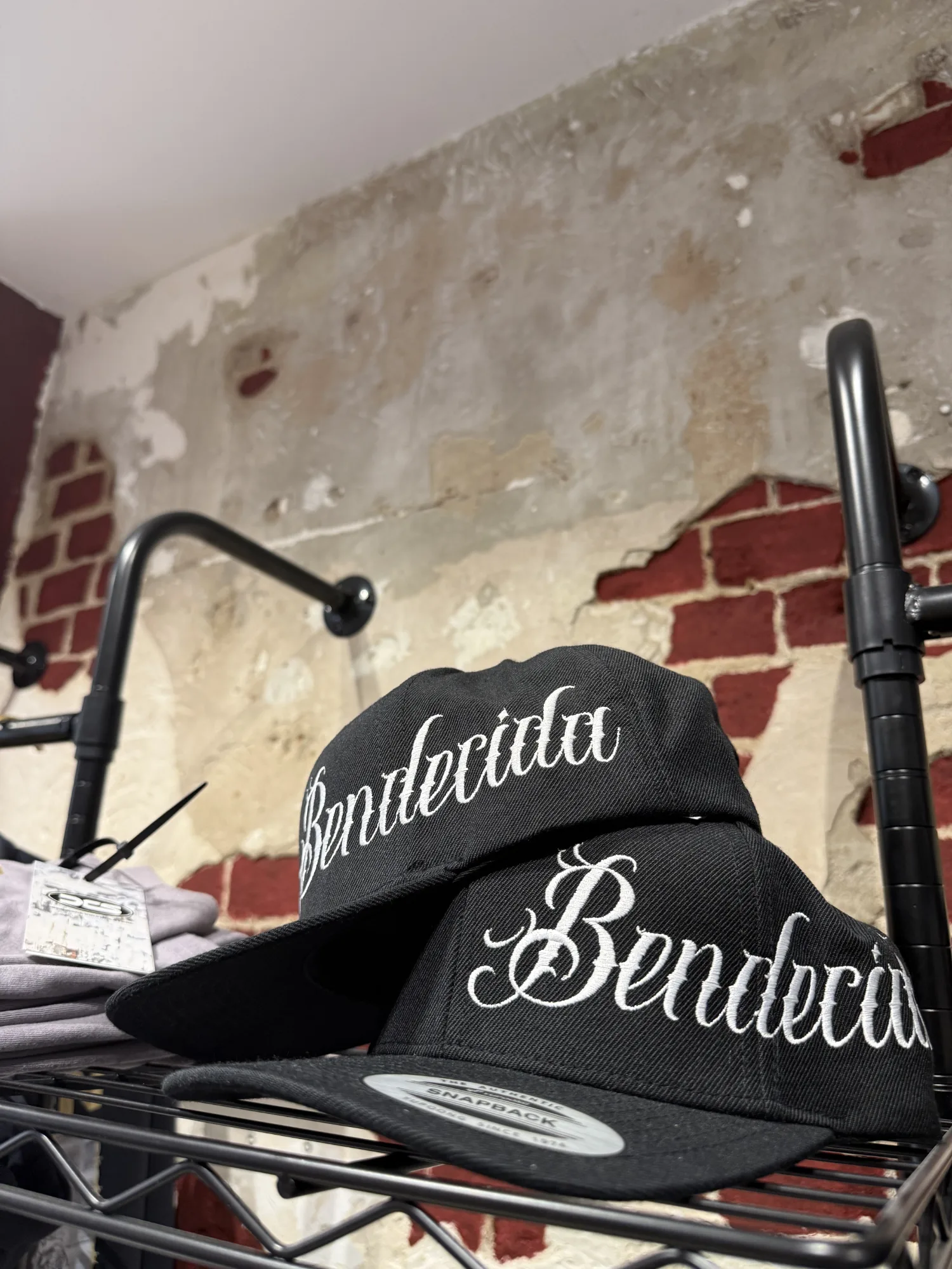 Gorras bordadas Bendecida de Golden Poverty