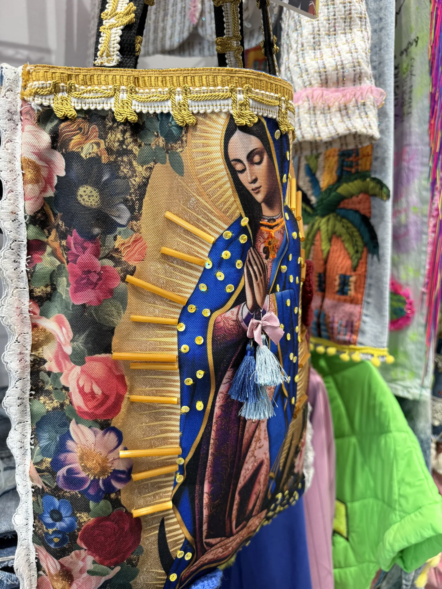 Detalles de bolso de Virgen de Guadalupe de la diseñadora Misswow